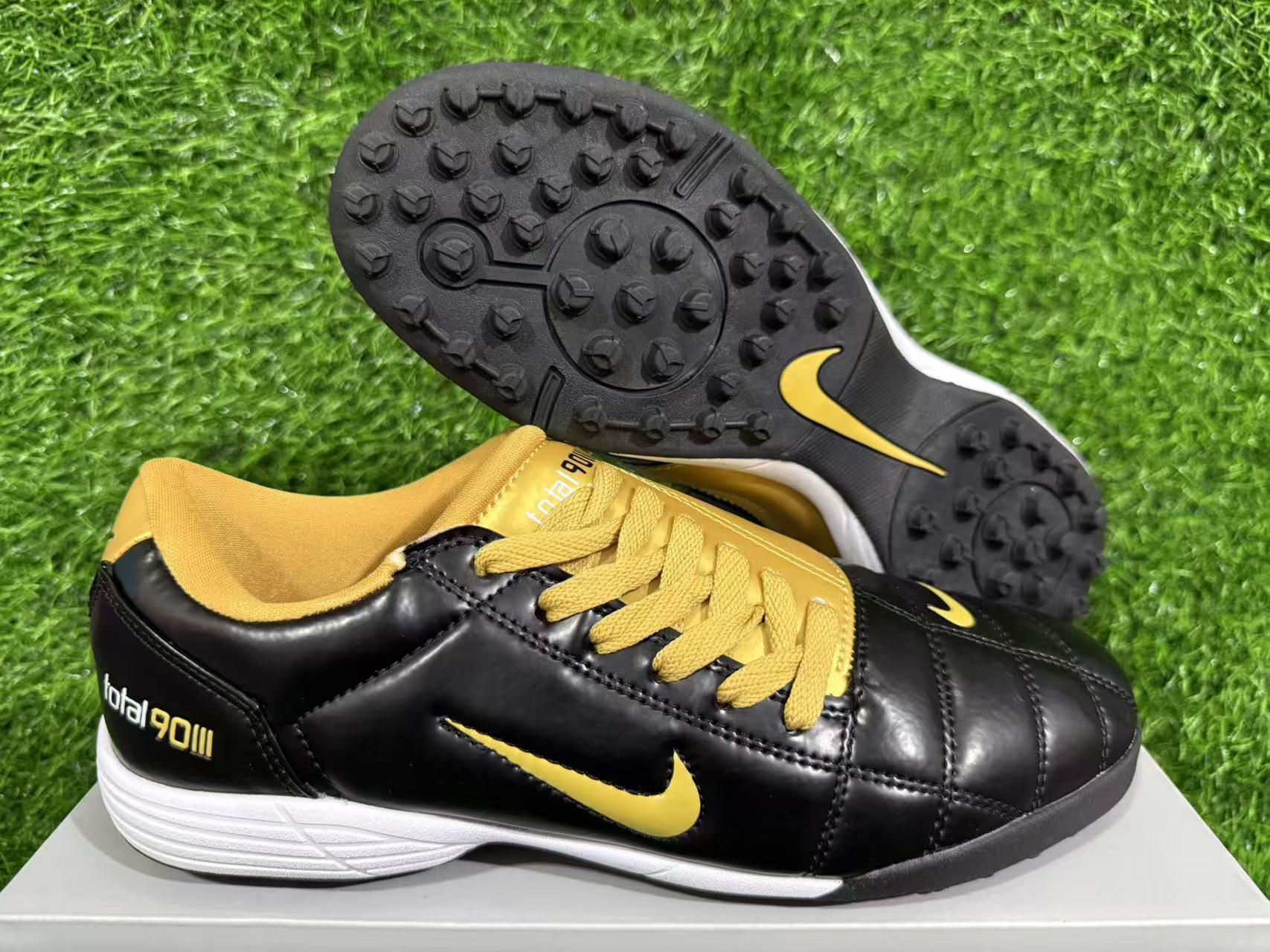 NIKE T90 TF