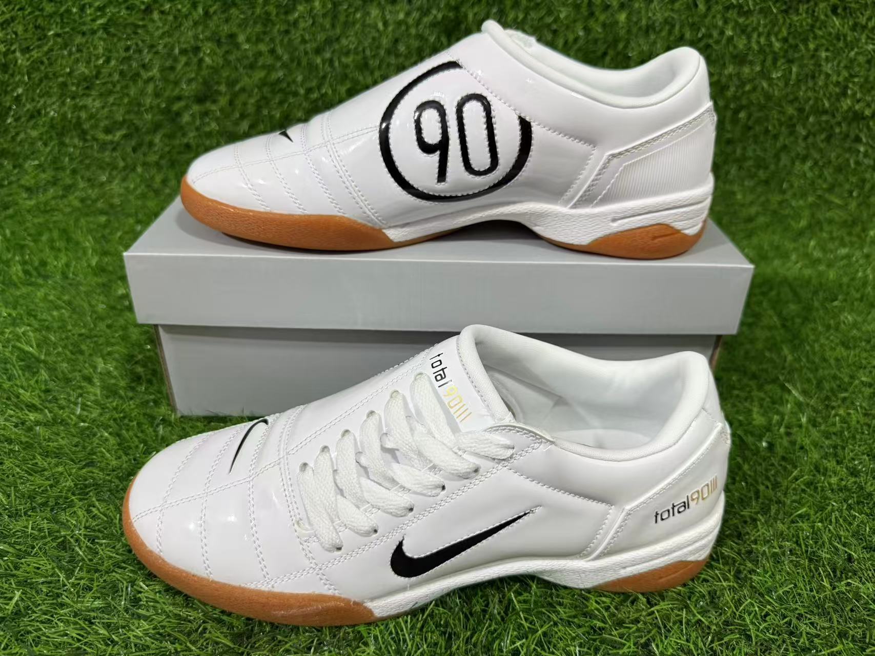 NIKE T90 IC