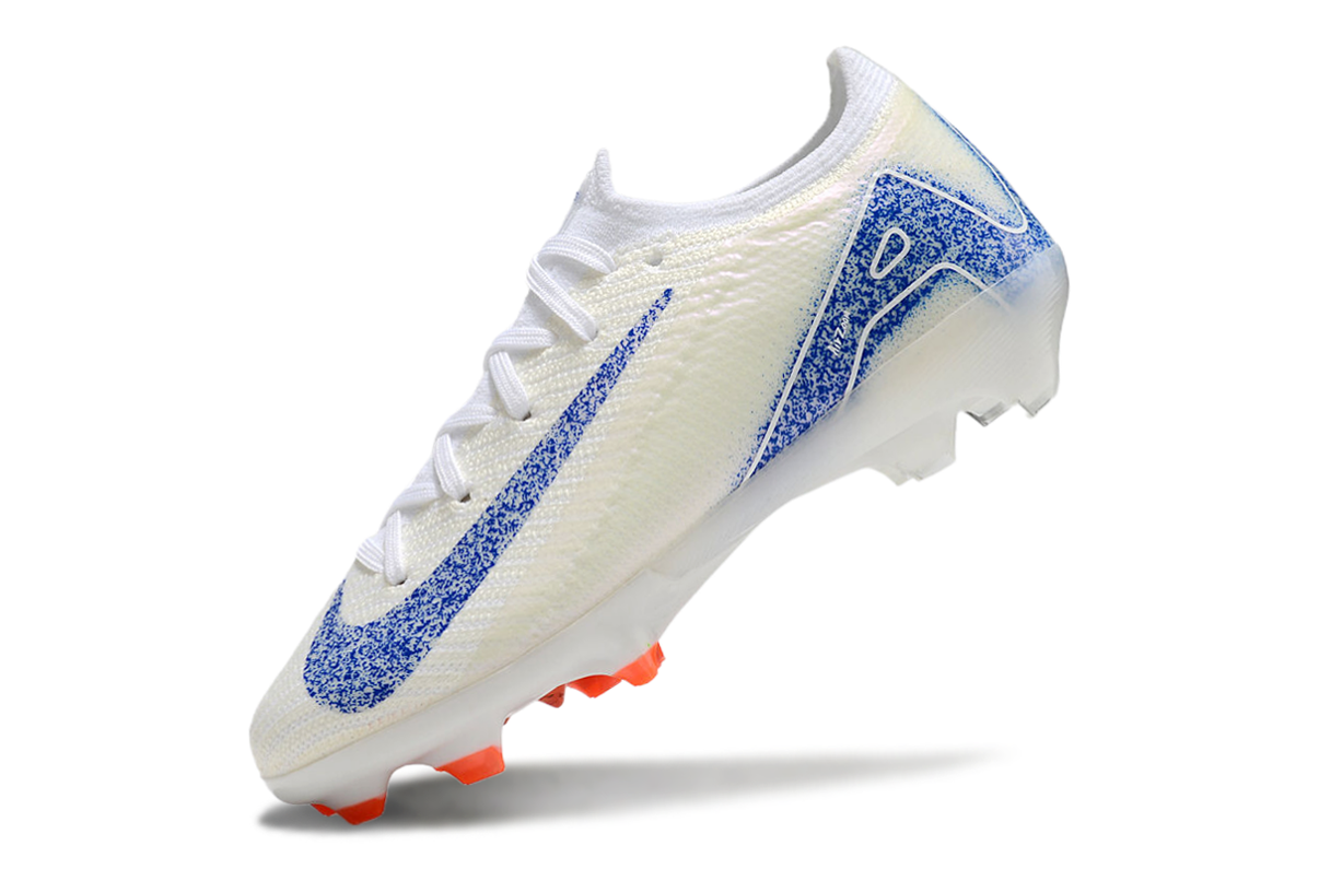 30 31 left) Mercurial 16 children’s football shoes