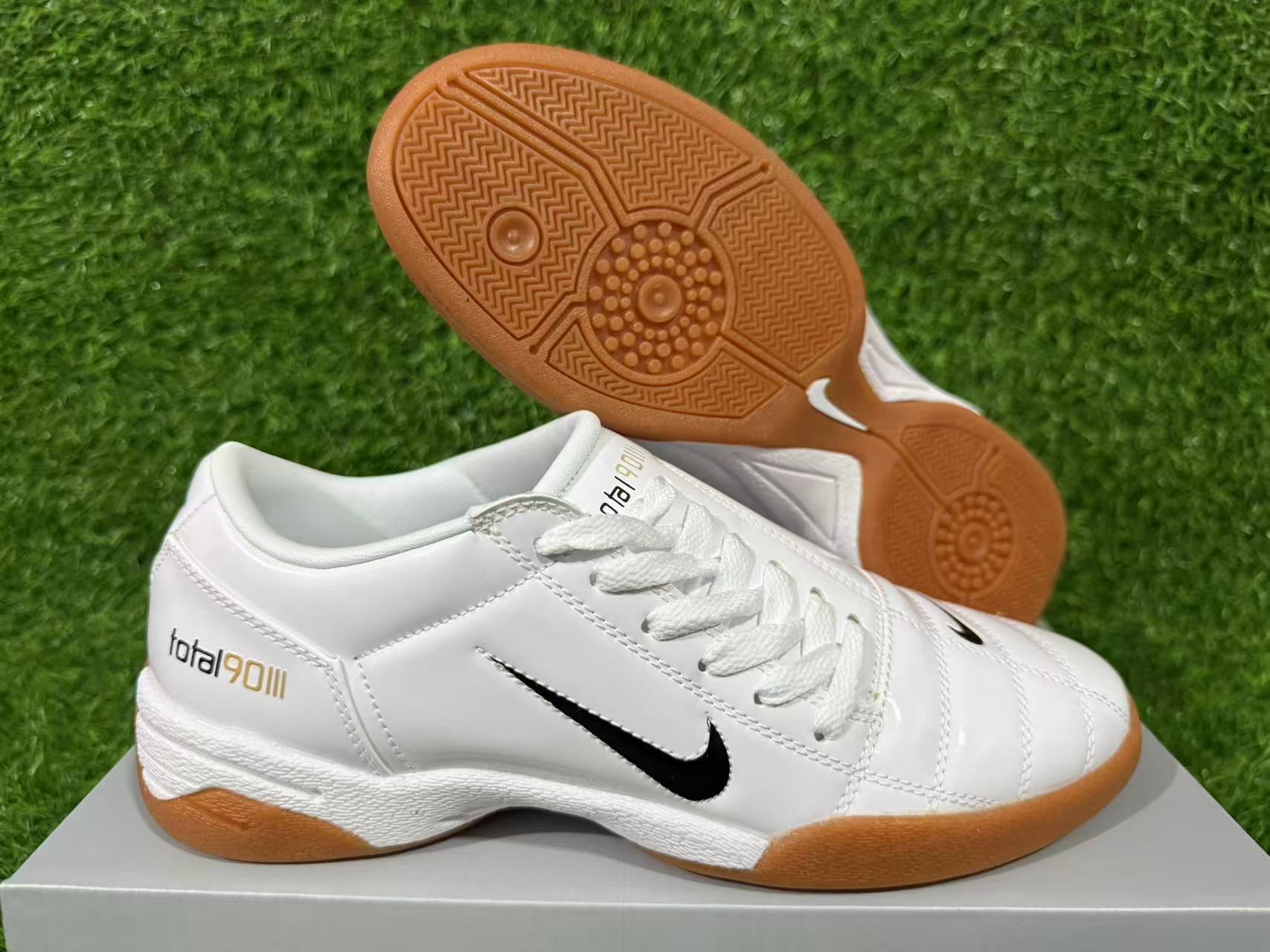 NIKE T90 IC