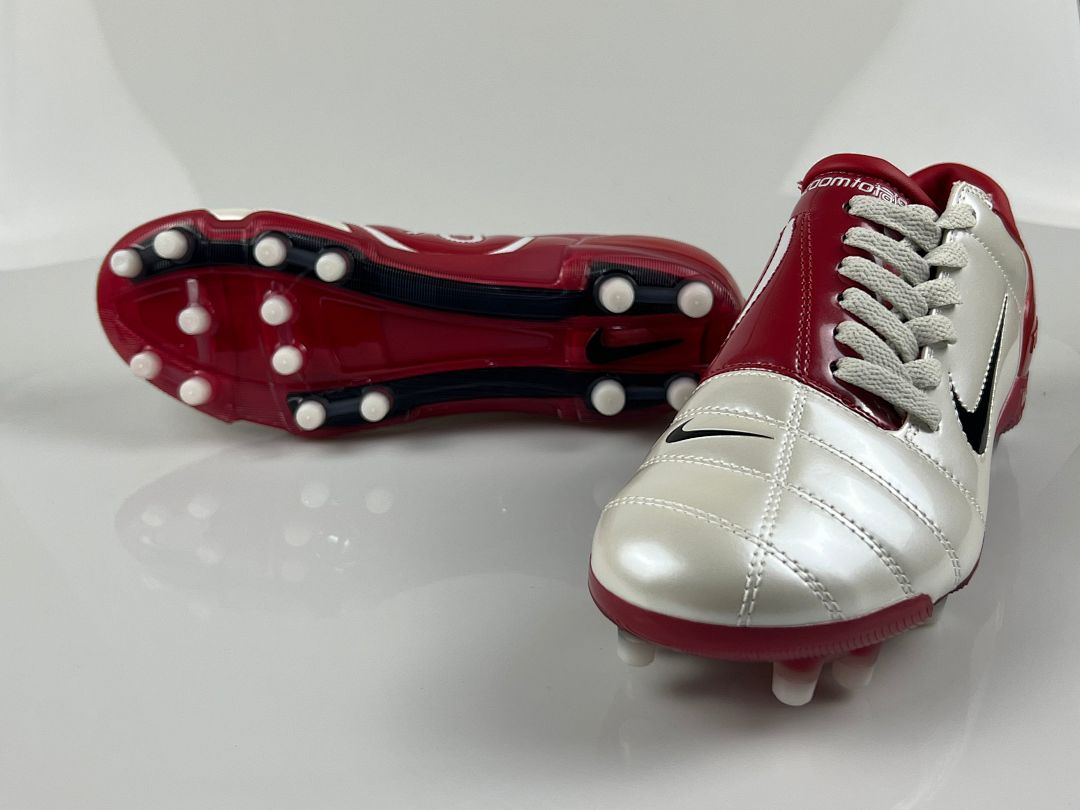 NIKE T90