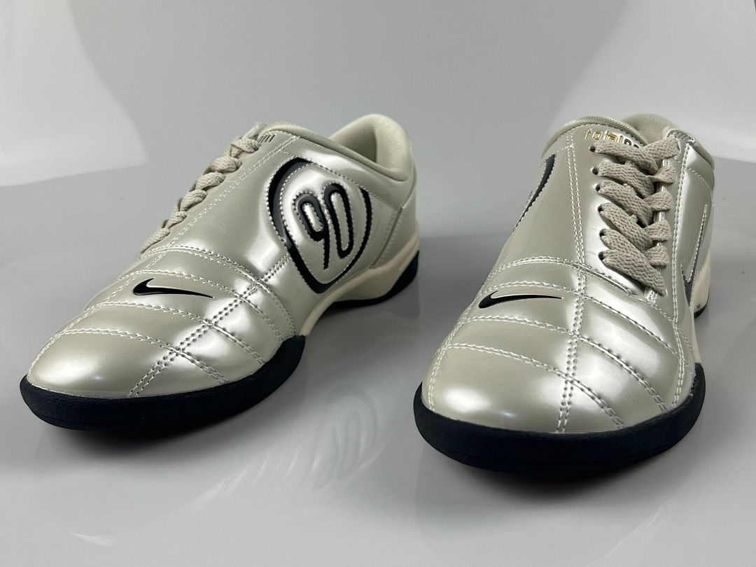 NIKE T90 IC