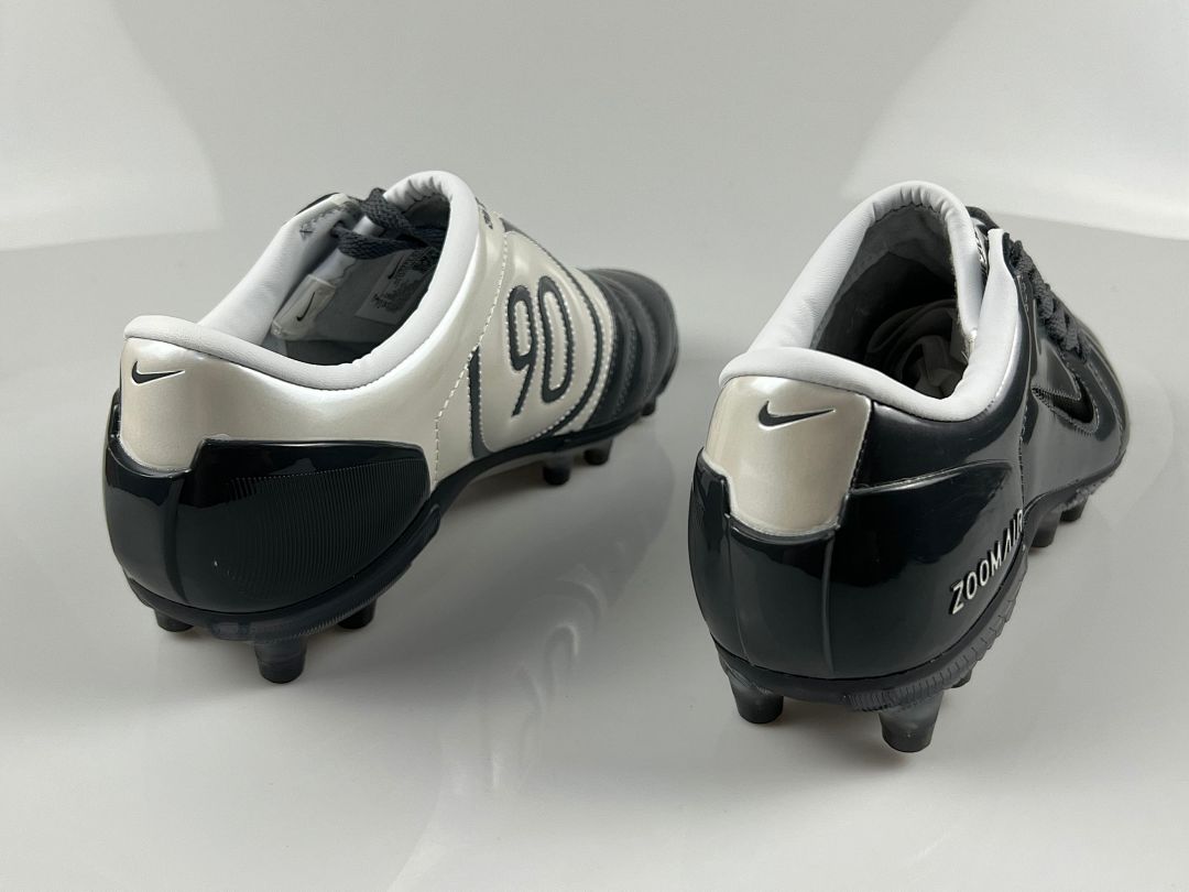 NIKE T90