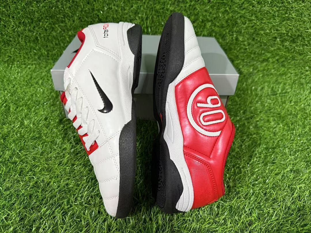 NIKE T90 IC
