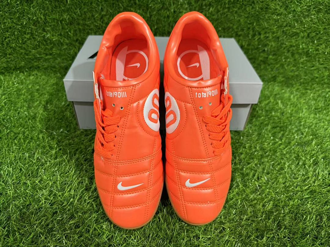 NIKE T90 TF