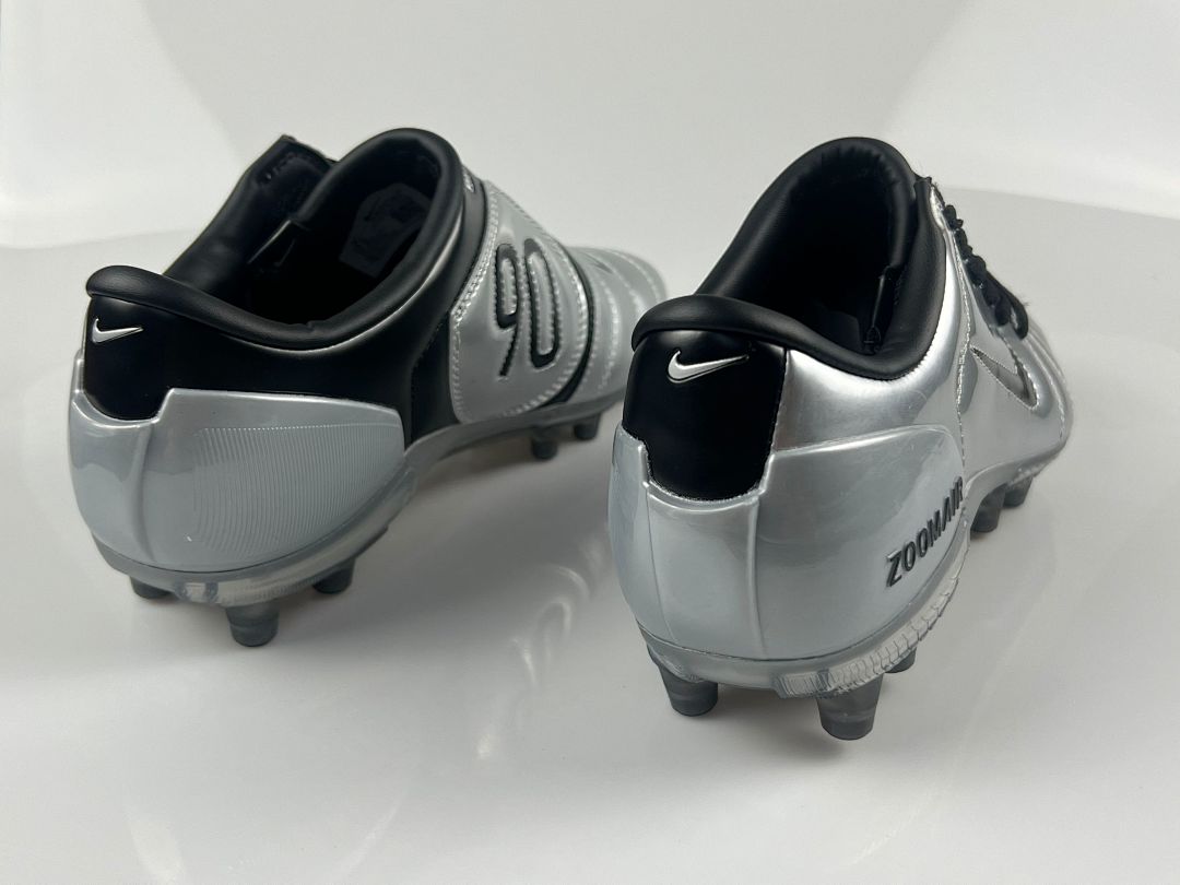 NIKE T90