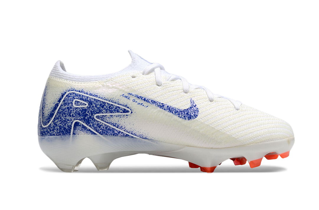 30 31 left) Mercurial 16 children’s football shoes