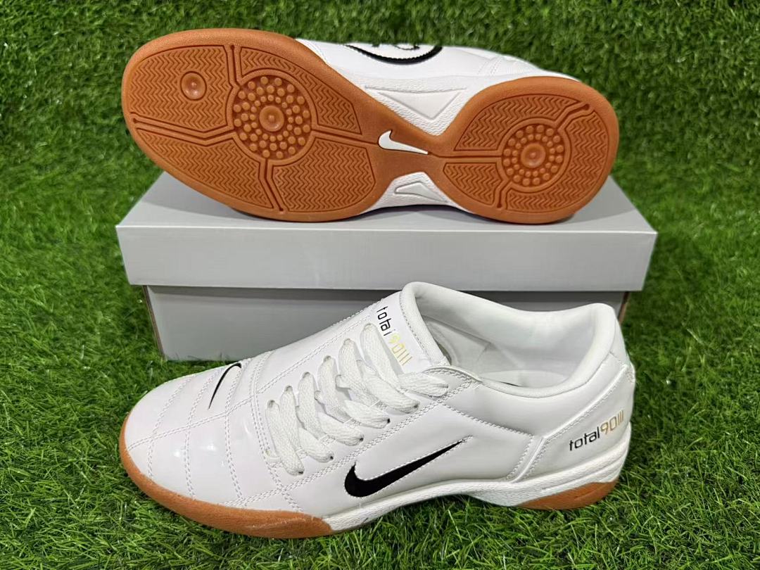 NIKE T90 IC