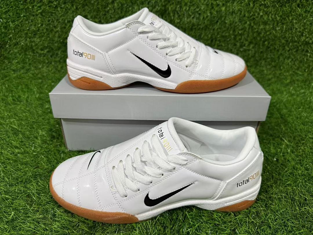 NIKE T90 IC