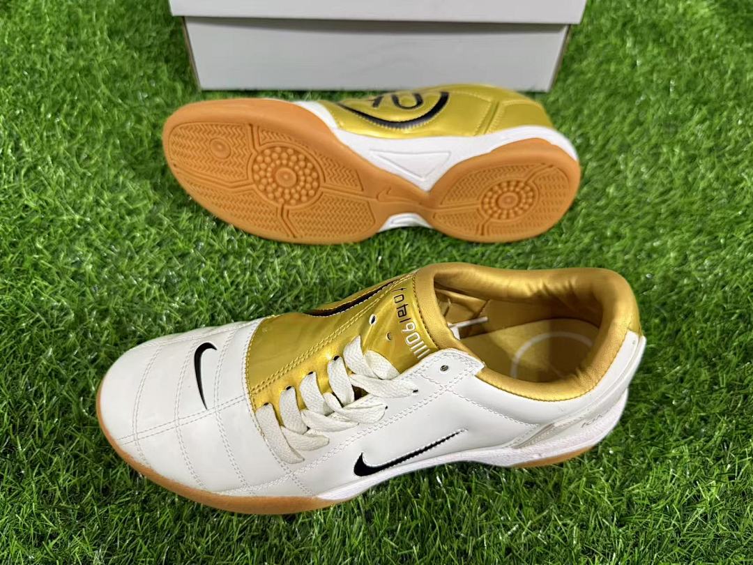 NIKE T90 IC