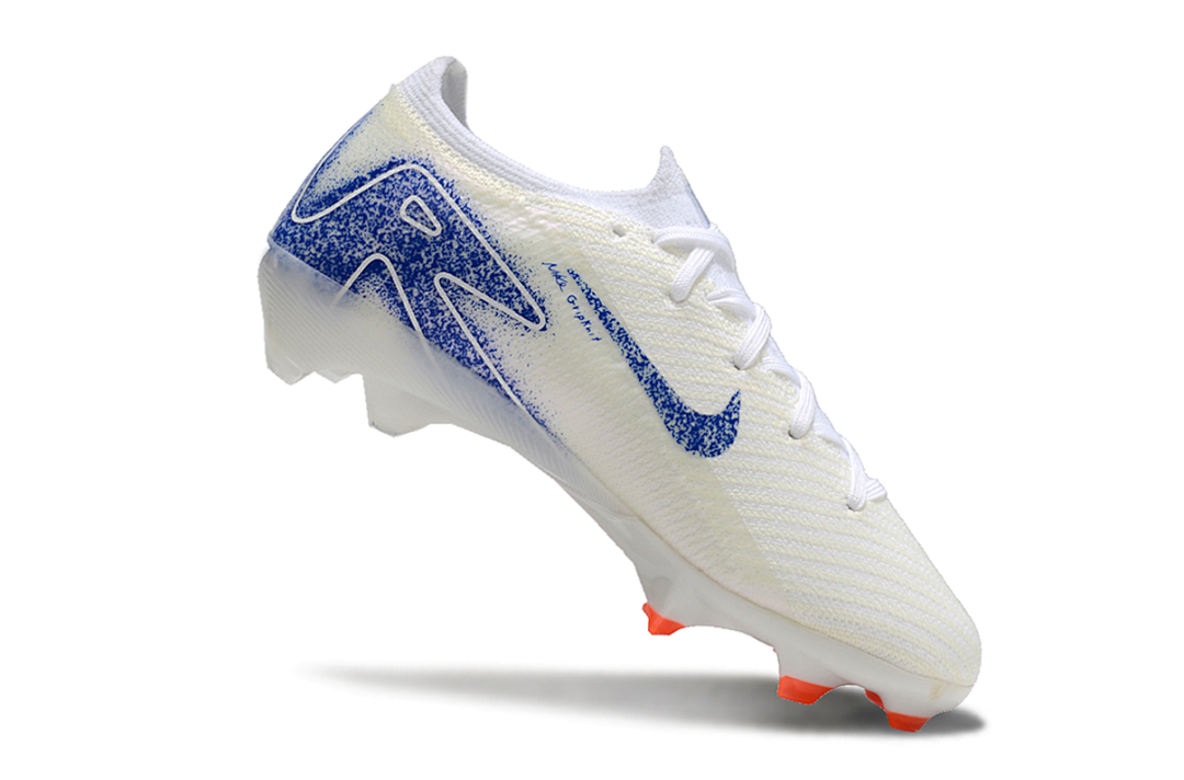 30 31 left) Mercurial 16 children’s football shoes