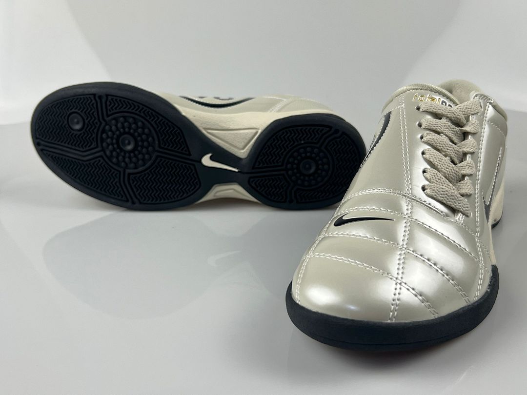 NIKE T90 IC