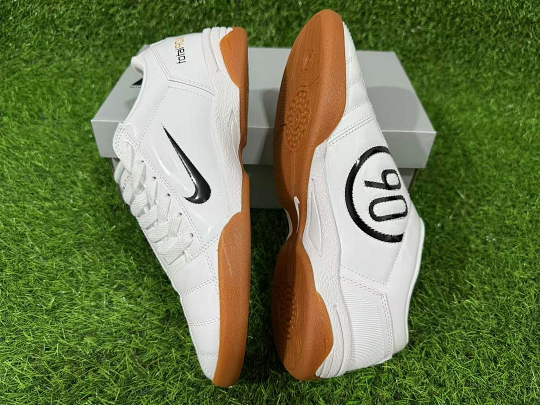 NIKE T90 IC