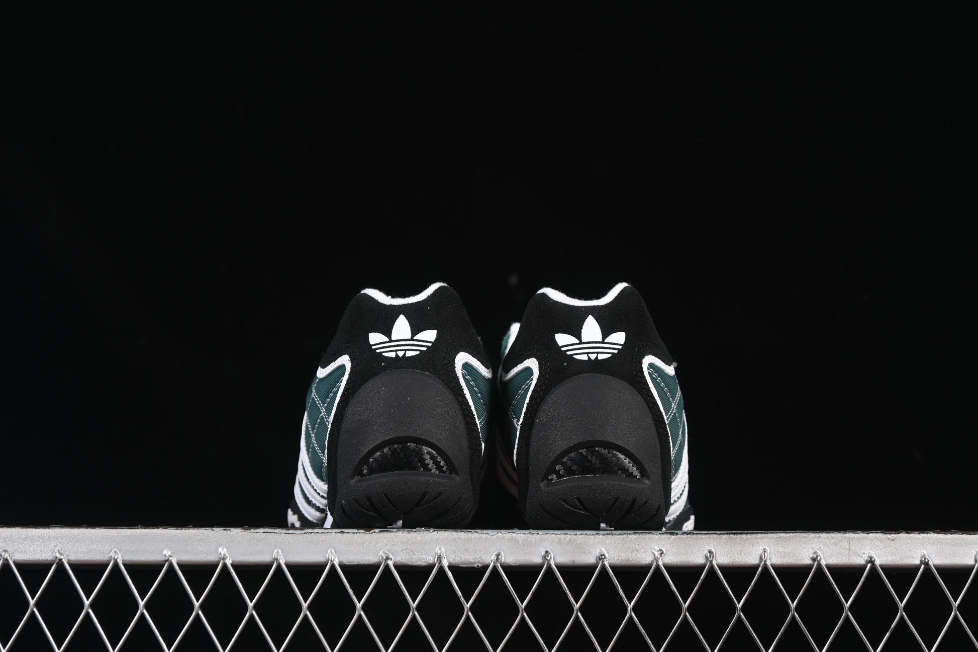 Adidas Originals Adiracer Low-Top Running Shoes - JP7014