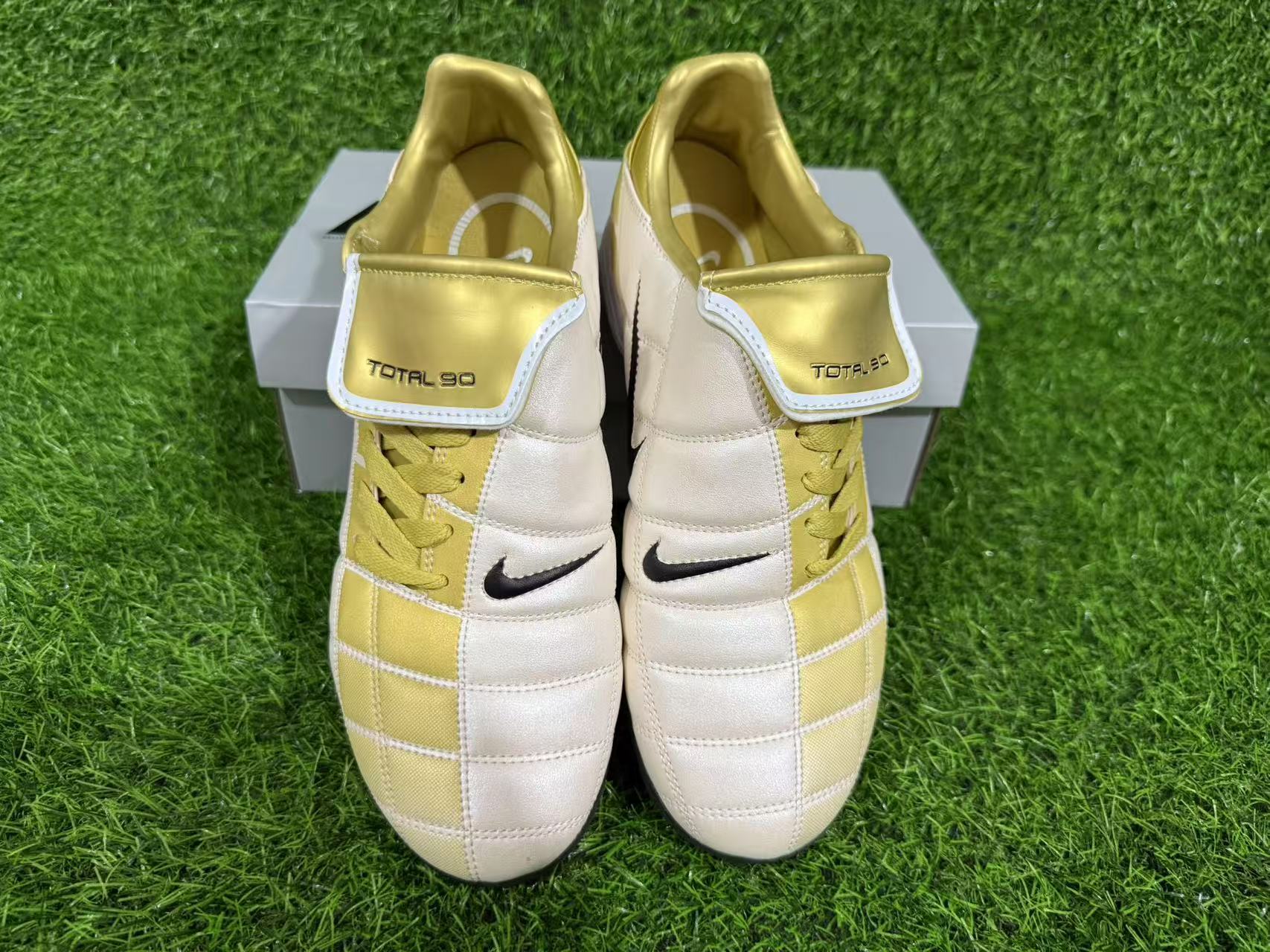 NIKE T90 TF