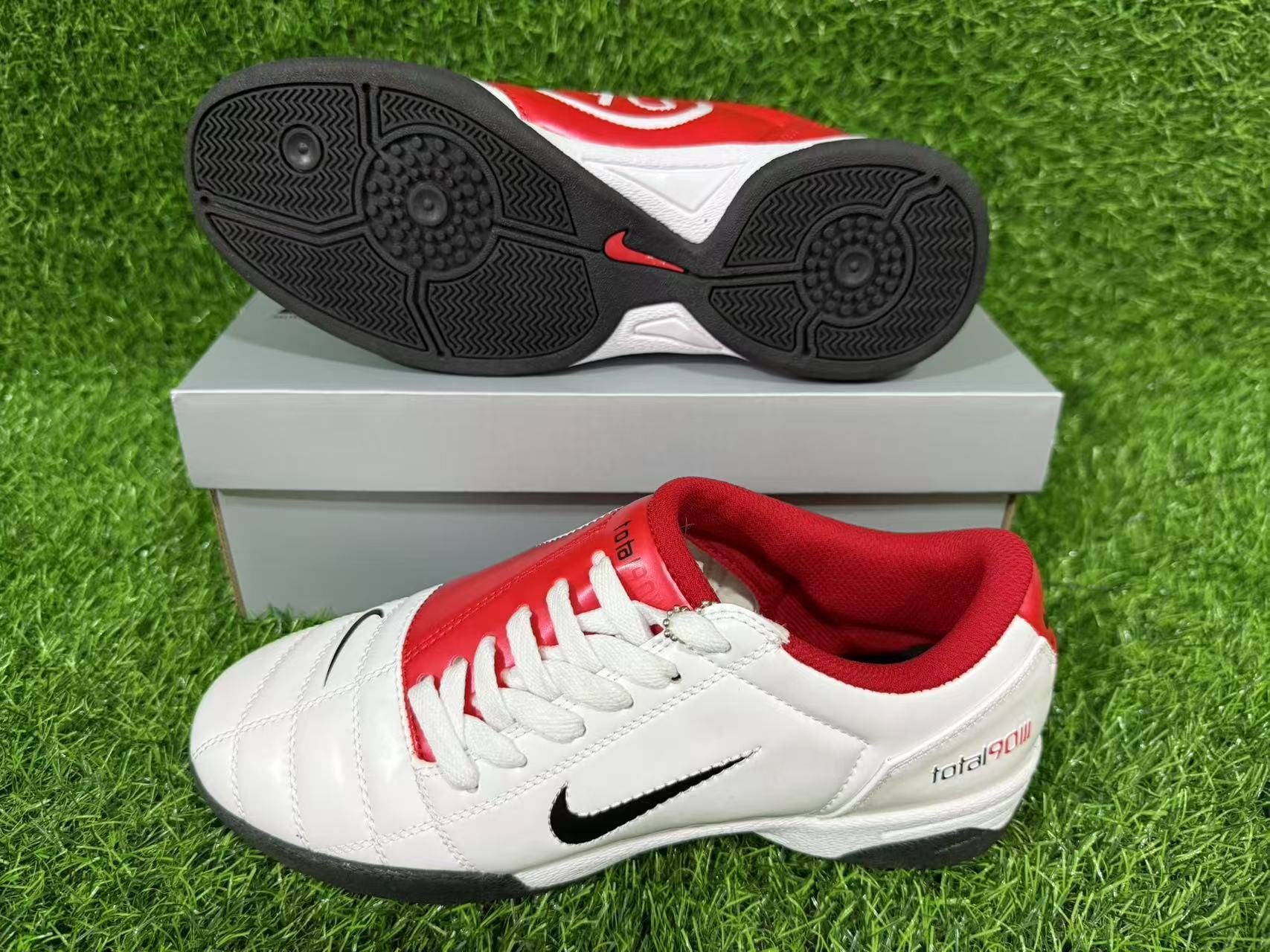 NIKE T90 IC