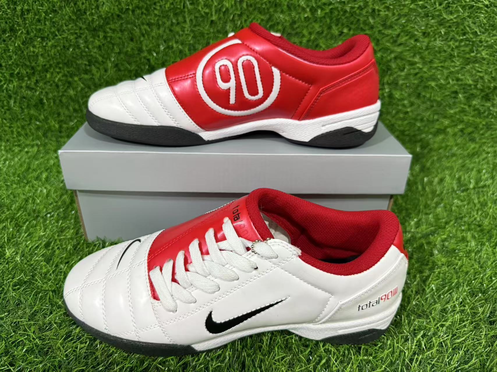 NIKE T90 IC
