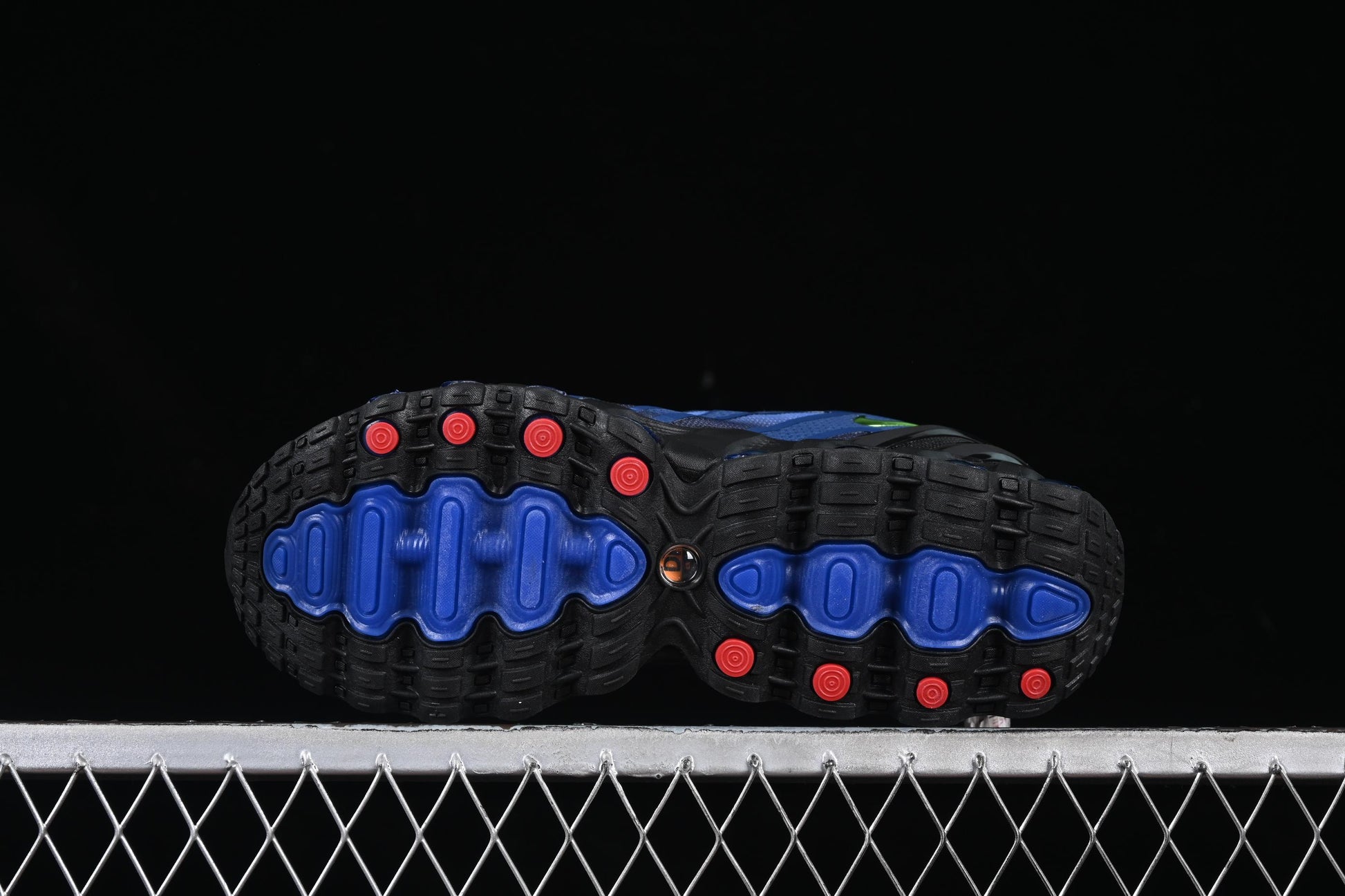 Nike Air Max Dn8 Running Shoes with Dynamic Air Cushion Technology - FQ7860-027