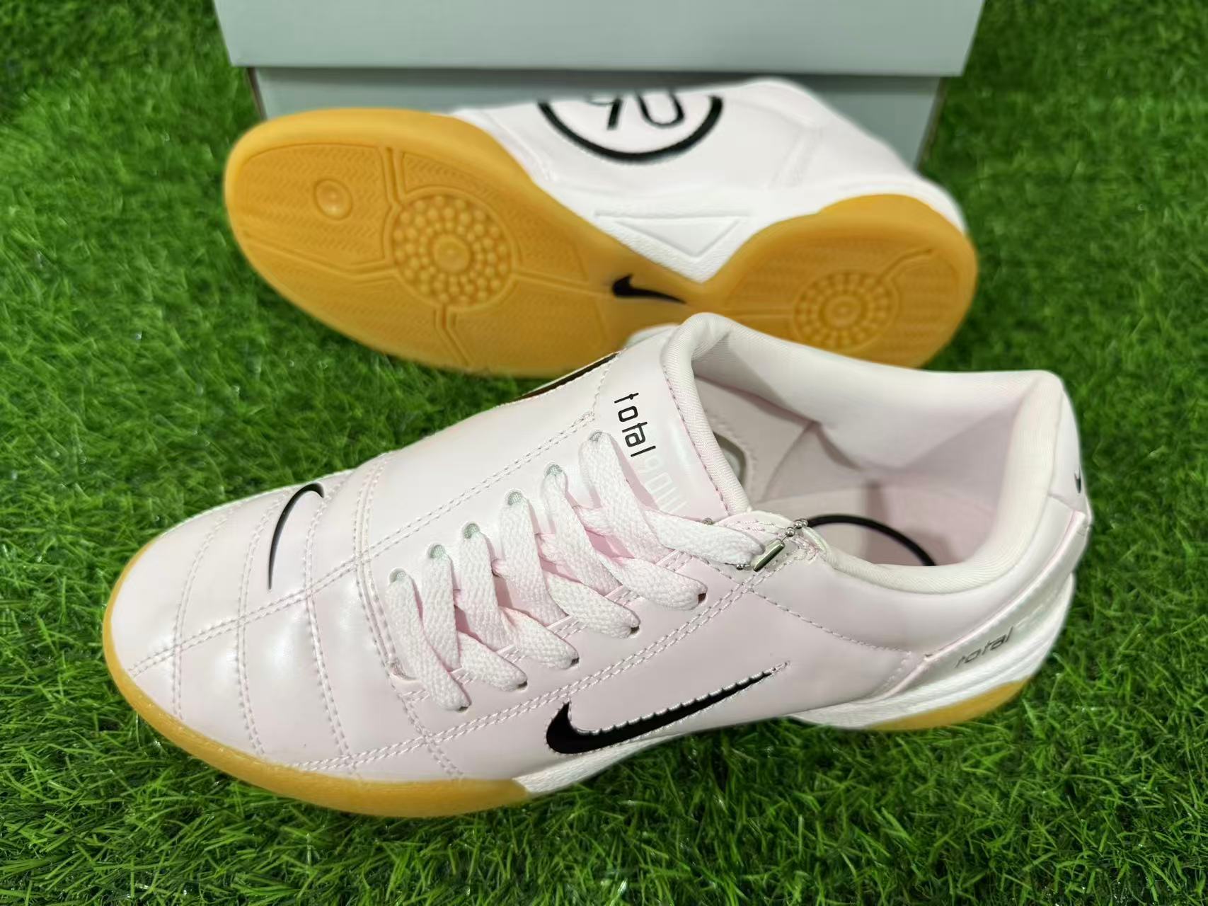 NIKE T90 IC