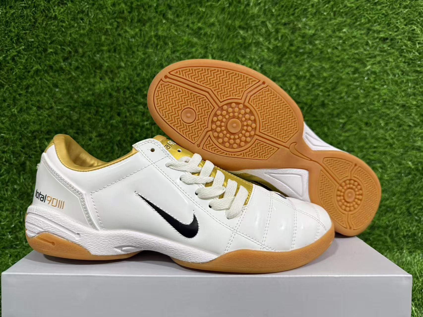 NIKE T90 IC