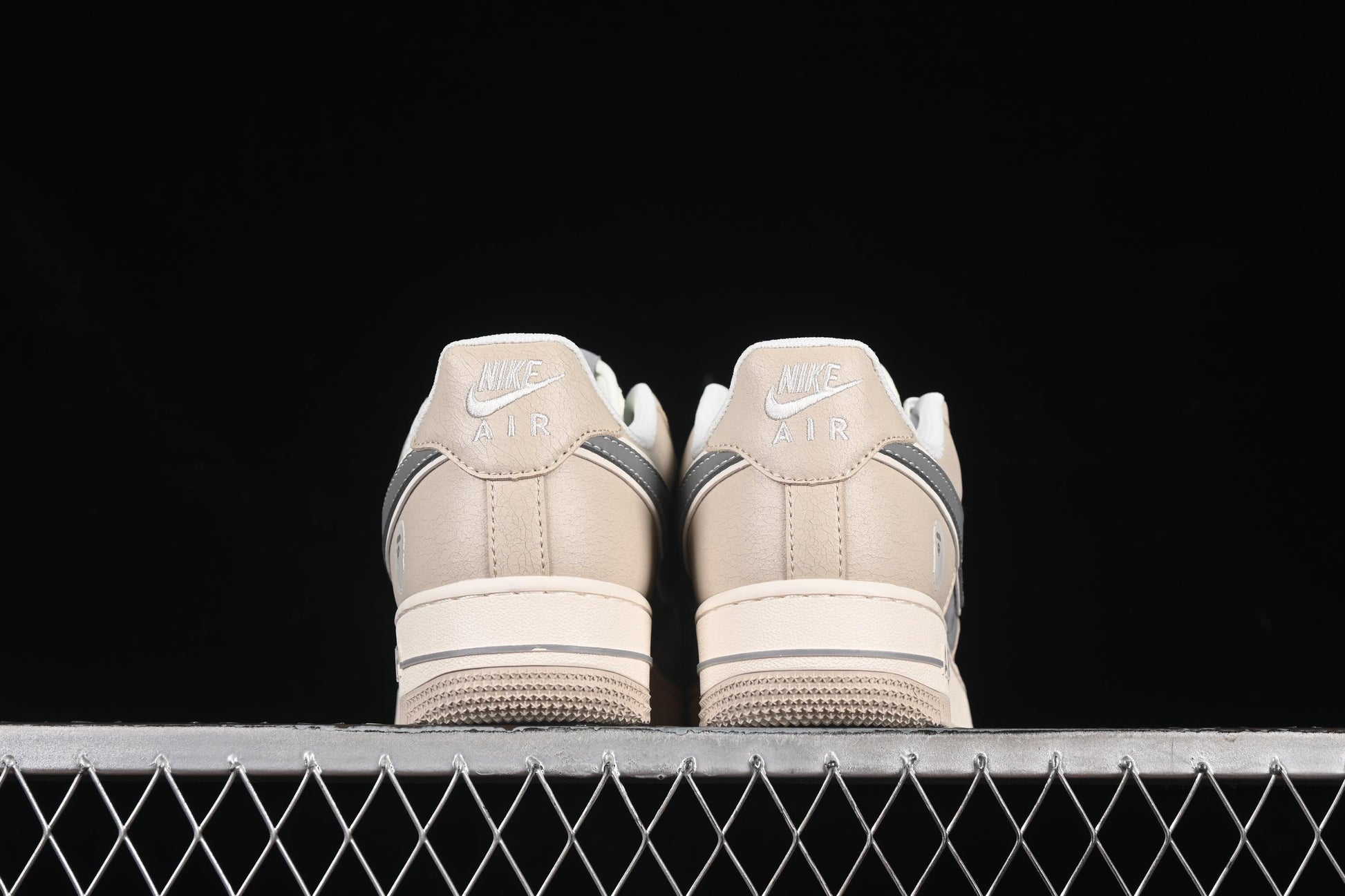 Nike Air Force 1 '07 Low Supreme Collaboration Sneakers with Red Snake Swoosh - SJ6698-023