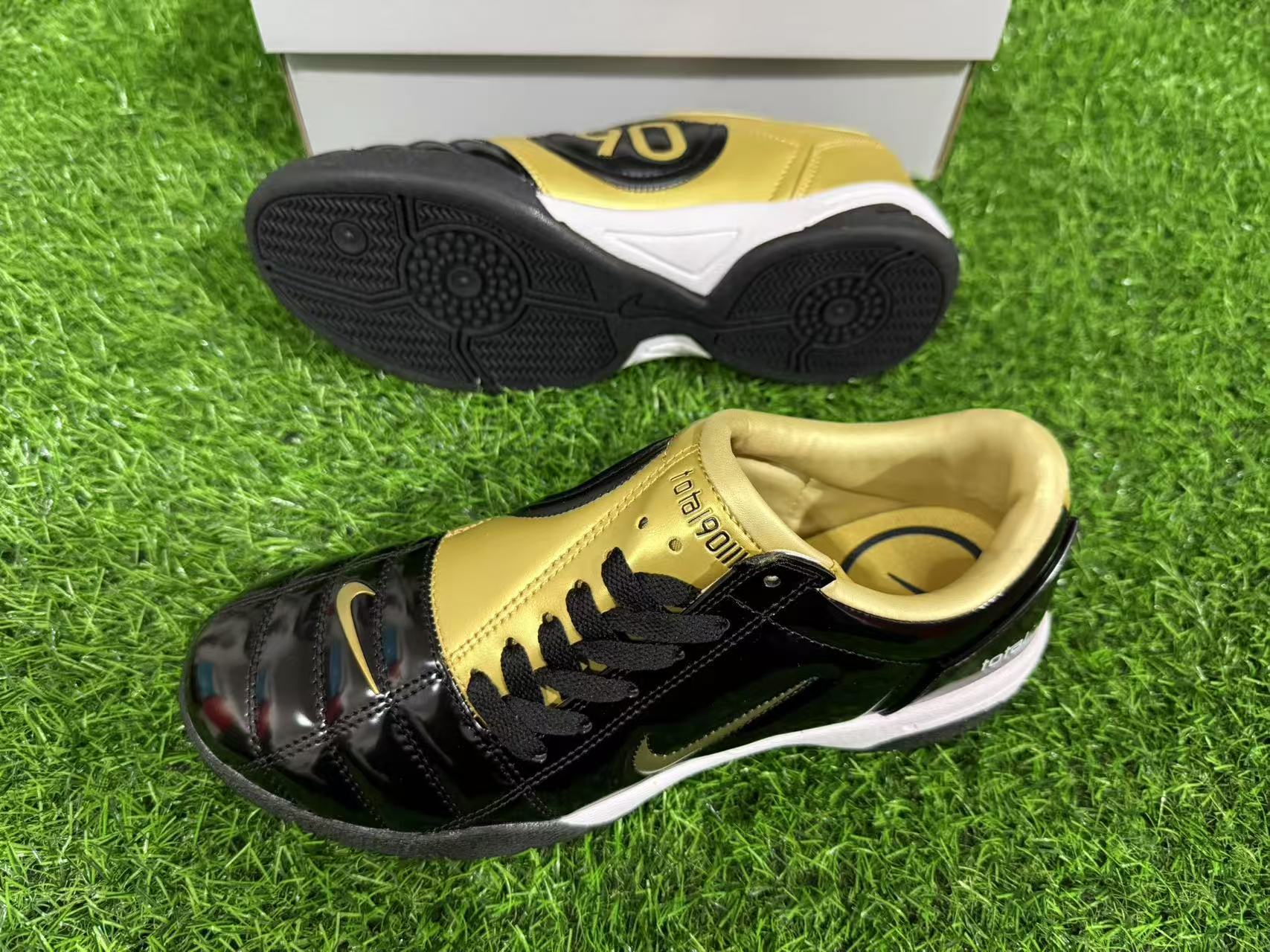 NIKE T90 IC