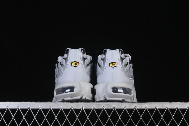 Nike Air Max Plus Retro Running Shoes with Air Cushion Technology - 852630-021