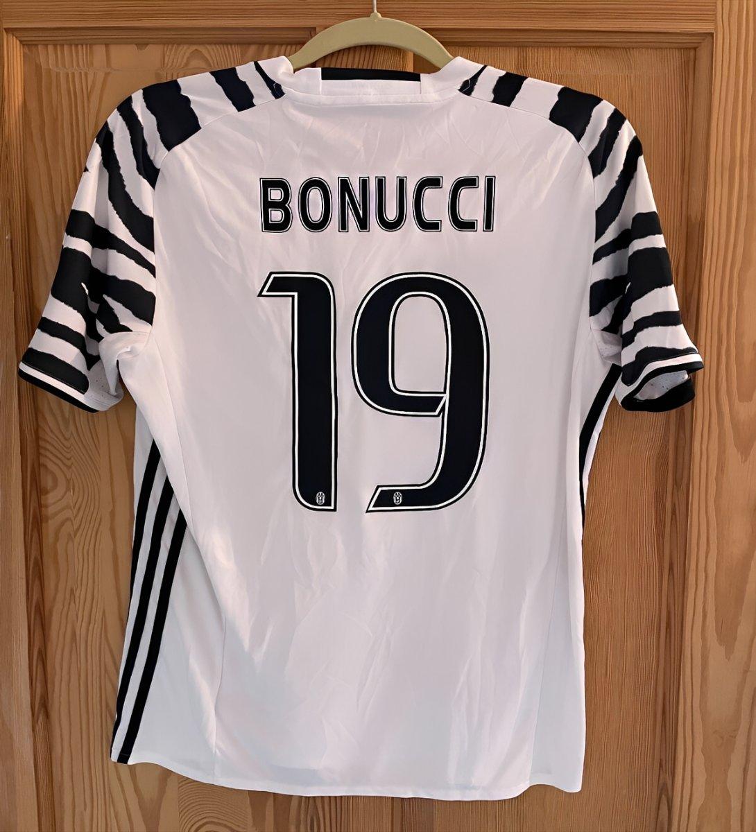 Retro 16/17 Juventus Third Jersey