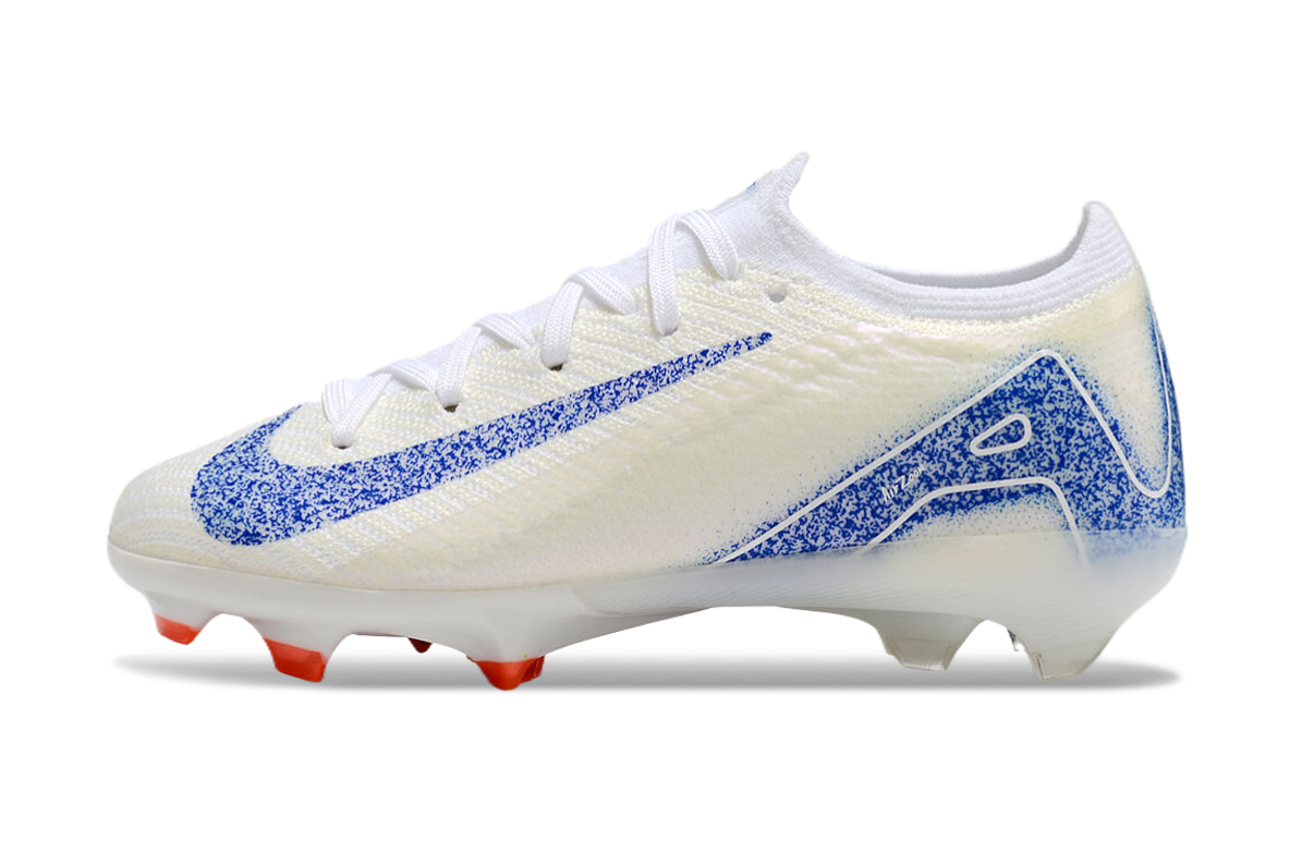30 31 left) Mercurial 16 children’s football shoes