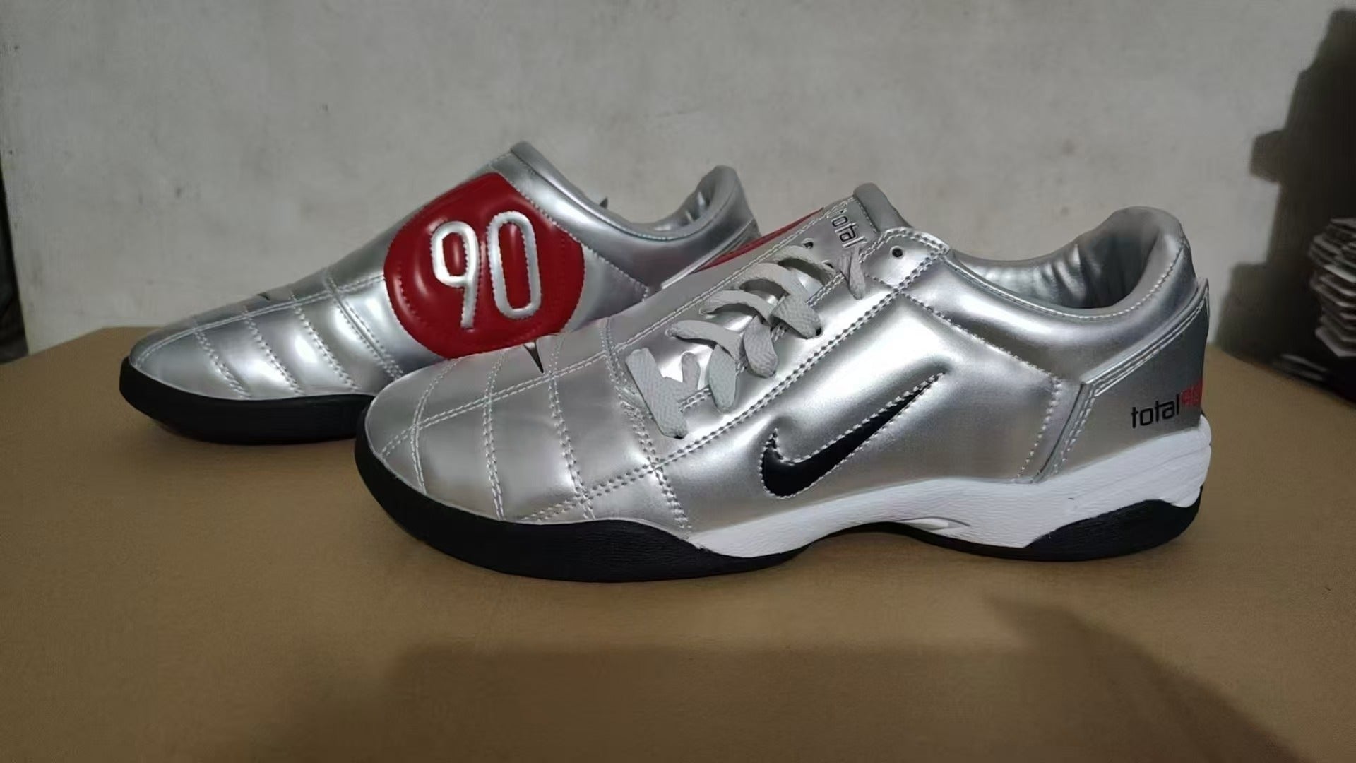 NIKE T90 IC