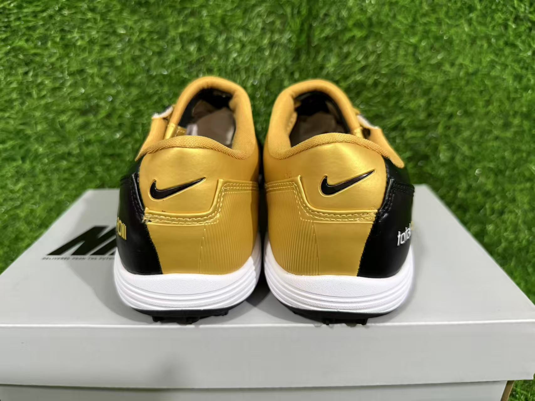 NIKE T90 TF