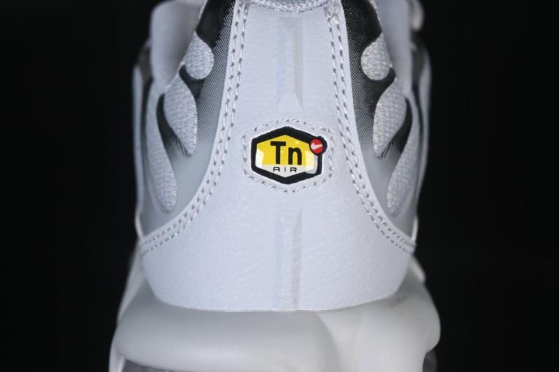 Nike Air Max Plus Retro Running Shoes with Air Cushion Technology - 852630-021
