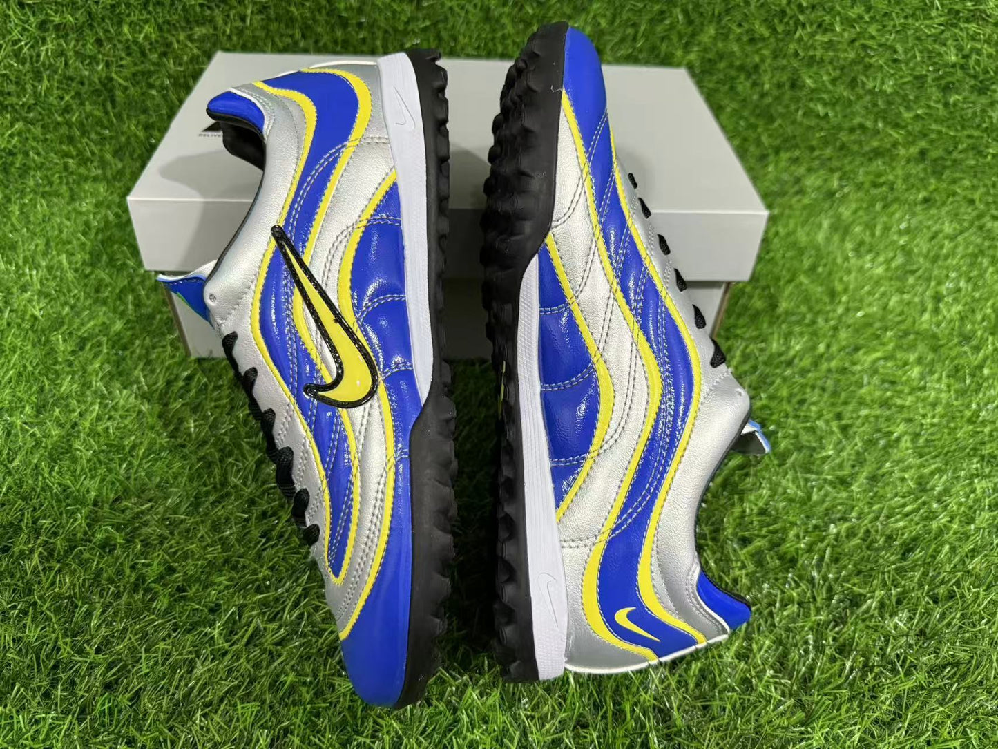 NIKE Mercurial r9 TF