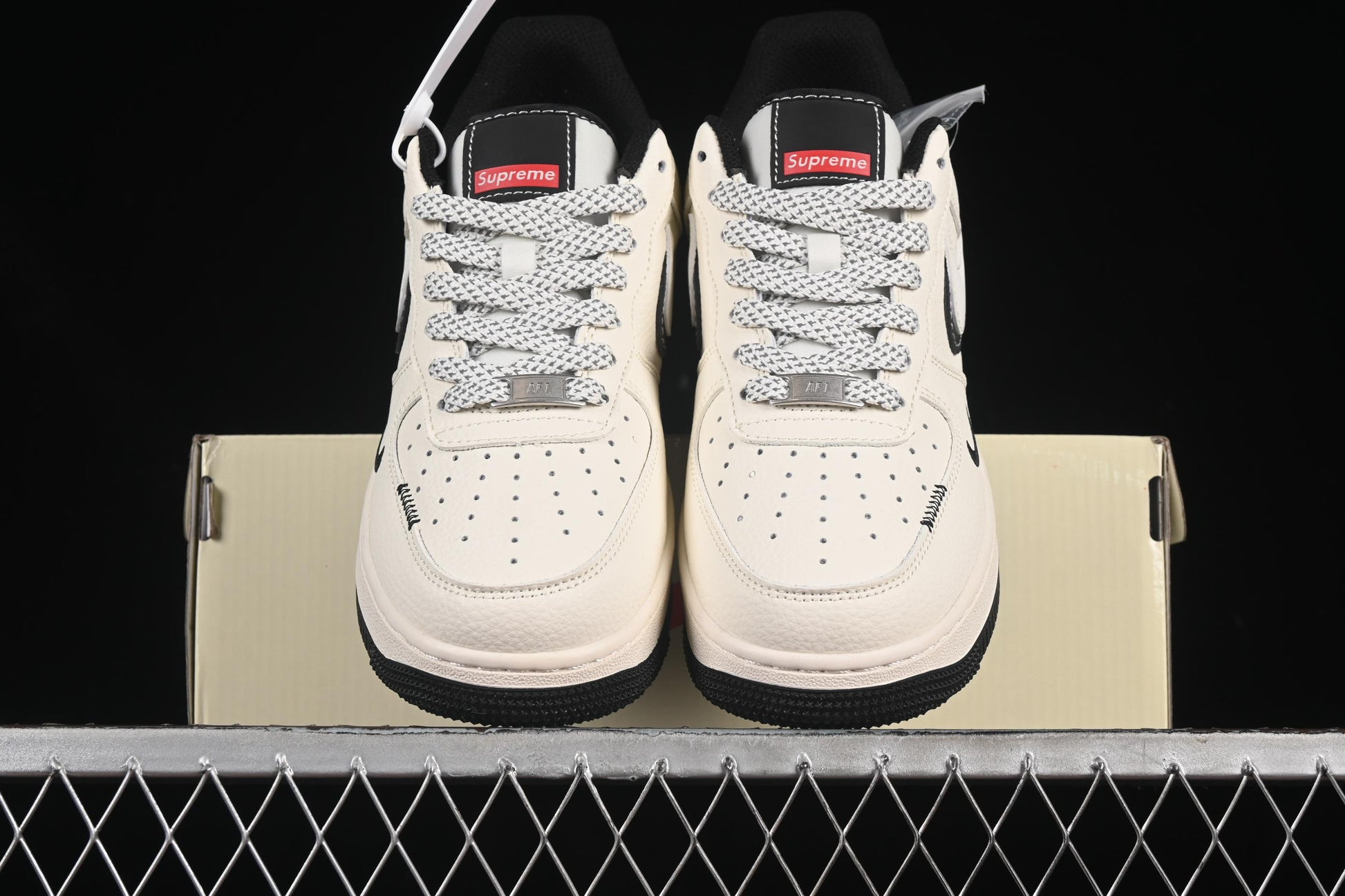 Nike Air Force 1 '07 Low Supreme Collaboration White Black Double Swoosh Casual Sneakers - XS1958-545