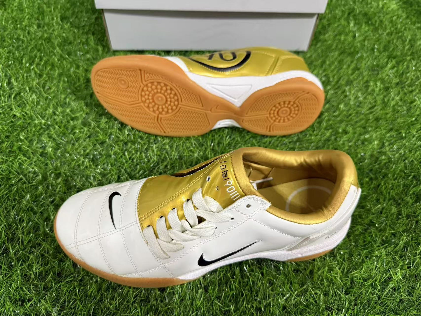 NIKE T90 IC