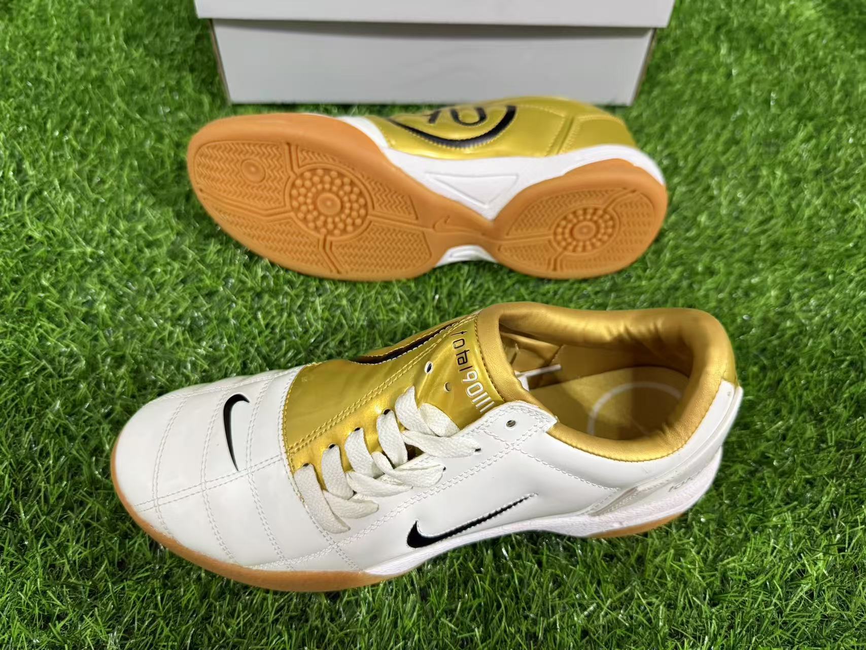 NIKE T90 IC