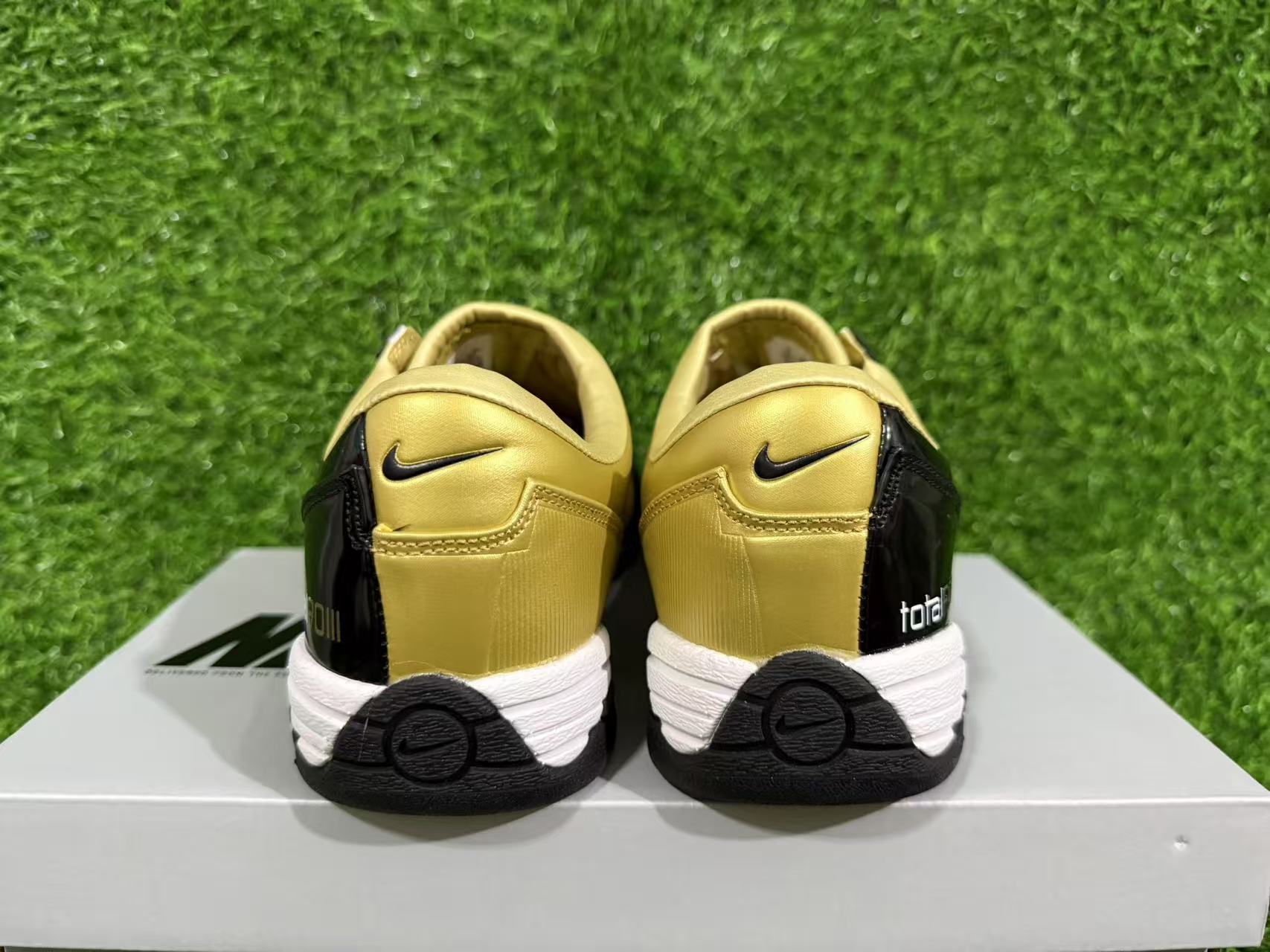NIKE T90 IC