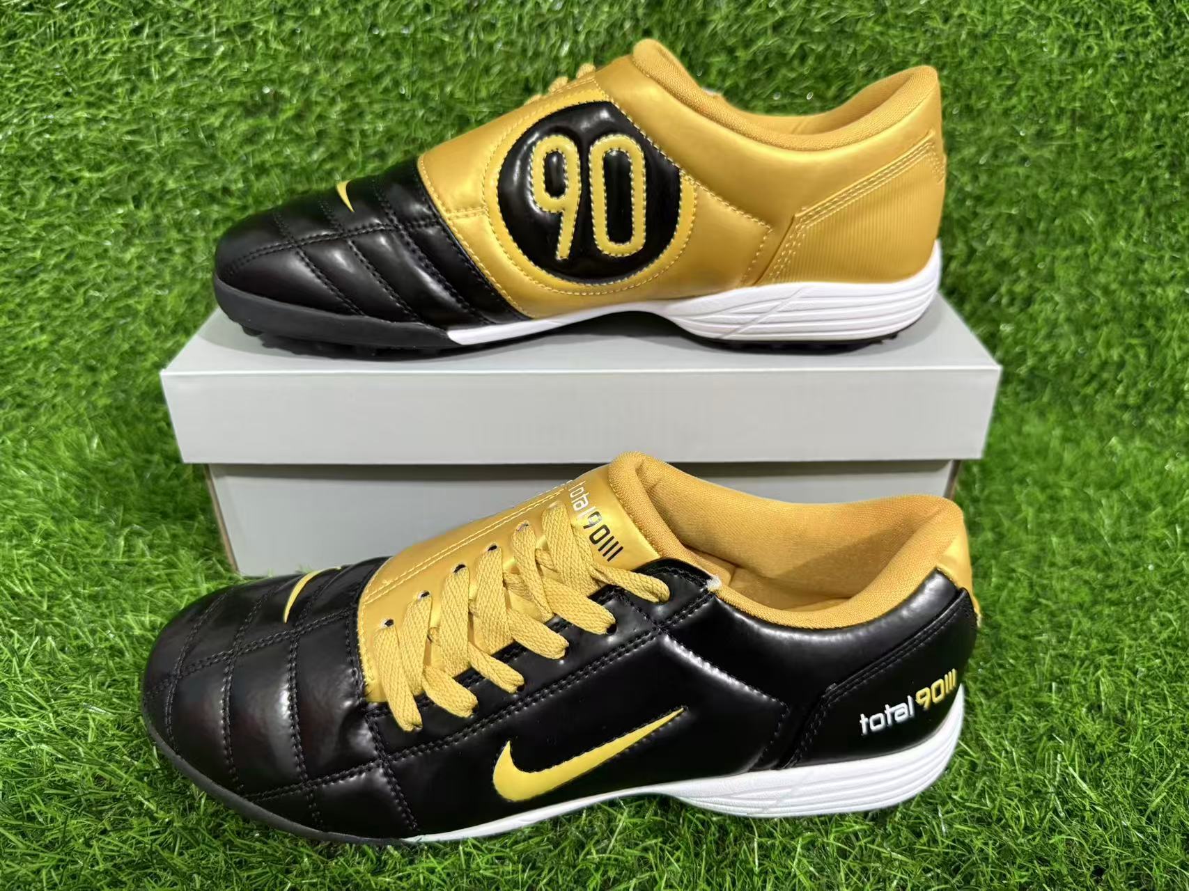 NIKE T90 TF