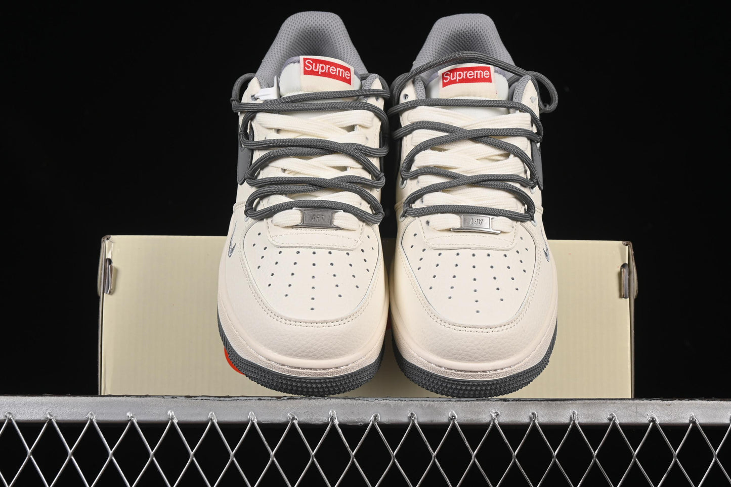 Nike Air Force 1 '07 Low Supreme Collaboration Dual-Tone Gray Lace-Up Casual Sneakers - DM6868-071