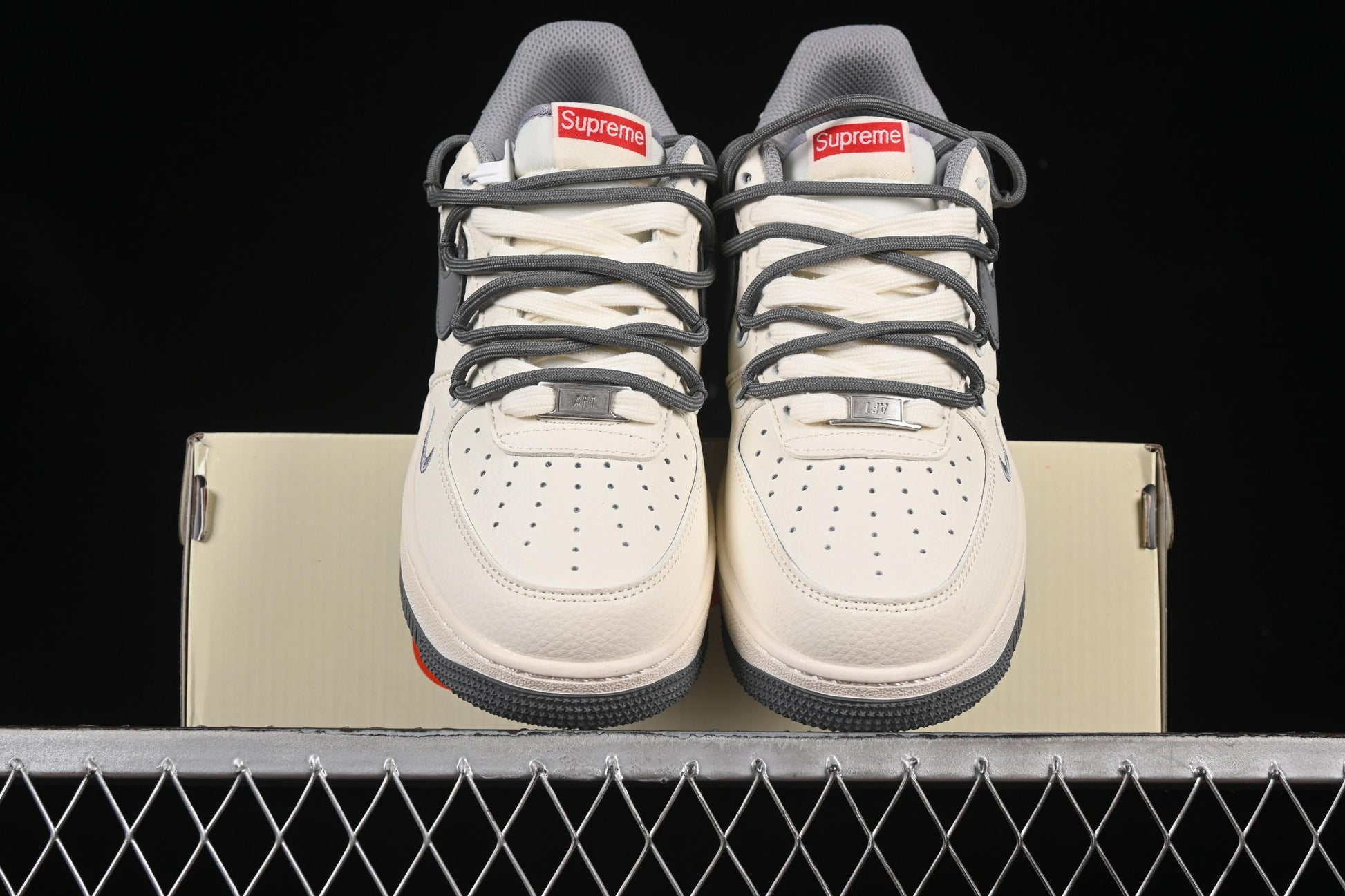 Nike Air Force 1 '07 Low Supreme Collaboration Dual-Tone Gray Lace-Up Casual Sneakers - DM6868-071