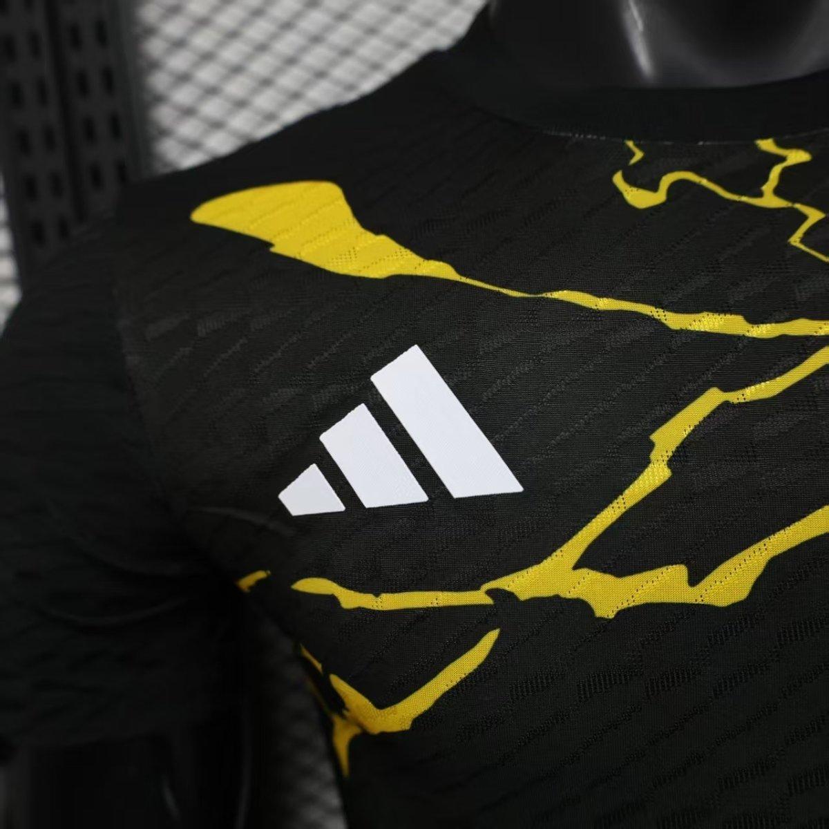 Player Version 25/26 Real Madrid x Avengers Graphic Black Jersey