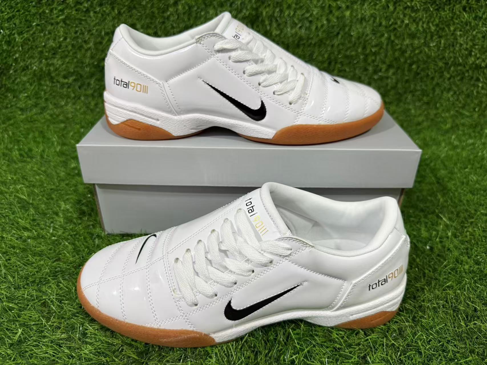 NIKE T90 IC